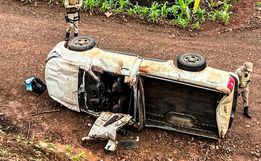Saída de pista seguida de queda em ribanceira deixa condutor ferido SC-492