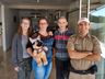 Policiais Rodoviários entregam lembrança à família de sargento da PM vítima de câncer