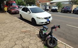 Ciclista bate em porta de carro aberta e fica ferido em Maravilha