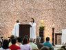 Fiéis lotam Igreja Matriz em celebração de véspera de Natal