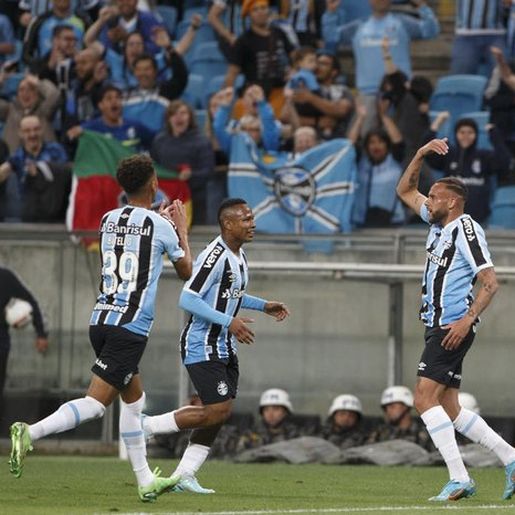 Grêmio bate Brusque no último jogo da temporada na Arena