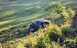 Carro de idoso cai em ribanceira em acidente no interior de Itapiranga