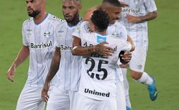 Grêmio goleia garotos do rebaixado Botafogo e cola no G4