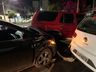 Homem fica ferido ao colidir veículo em carros estacionados