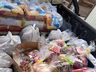 Grupo de voluntários realiza entrega de cestas de páscoa