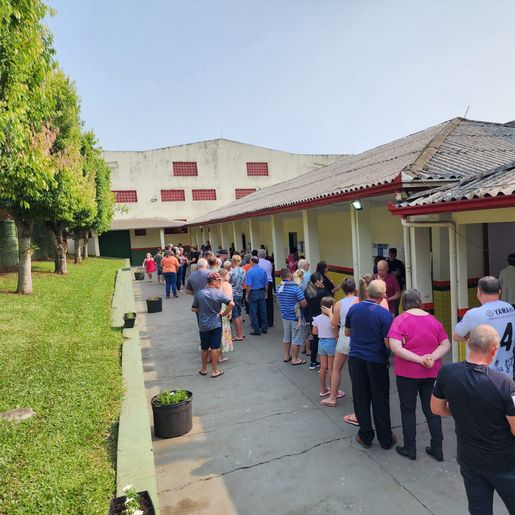 Votação em São João do Oeste tem filas nesta manhã 