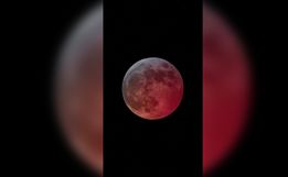 Fenômeno da "Lua de Sangue" é registrado no Extremo Oeste na madrugada