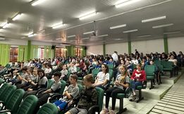 Tunápolis realiza palestra alusiva  ao Combate de Uso de Drogas com estudantes