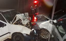 Colisão frontal entre dois carros deixa cinco feridos na SC-283