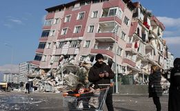 Mortos rompem a marca de 5.000 após terremoto na Turquia e Síria