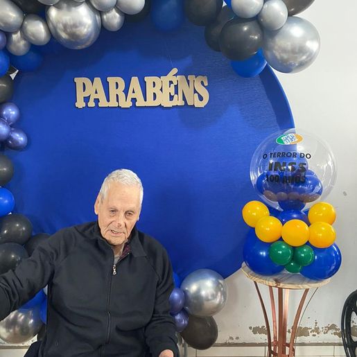 Terror do INSS: Idoso completa 100 anos no Dia dos Pais em SMOeste