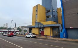 Polícia ouve mãe e padrasto de criança que morreu ao cair de prédio em Chapecó