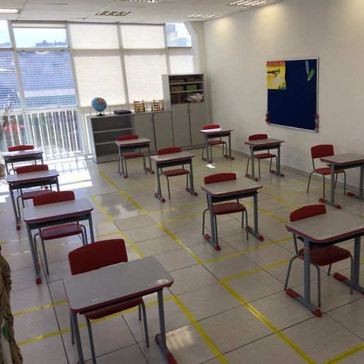 Quatro das cinco escolas particulares retomam aulas presenciais em SMO
