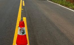 Saída de pista seguida de capotamento deixa duas pessoas feridas em Anchieta