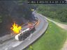 Carreta de combustível explode, deixa rastro de fogo e interdita BR-101