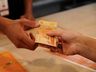 Aprovado projeto que amplia auxílio de R$ 600 e pais solteiros receberão R$ 1.200