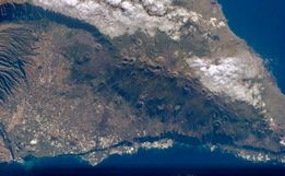 Vulcão que pode causar tsunami no Brasil entra em sinal de alerta