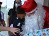 Campanha “Um presente de Natal” reúne crianças para entrega de presentes