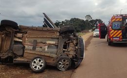 Saída de pista seguida de capotamento é registrado na BR 163 em Cedro
