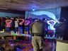 Polícia Militar encerra festa com cerca de 100 pessoas e interdita estabelecimento