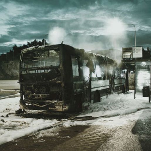 Empresa de ônibus que pegou fogo com bagagens é condenada a indenizar família 