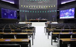Adiamento das eleições municipais para novembro é aprovado na Câmara