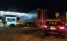 Polícia escolta carga com 15 milhões de luvas cirúrgicas que serão usadas em SC 