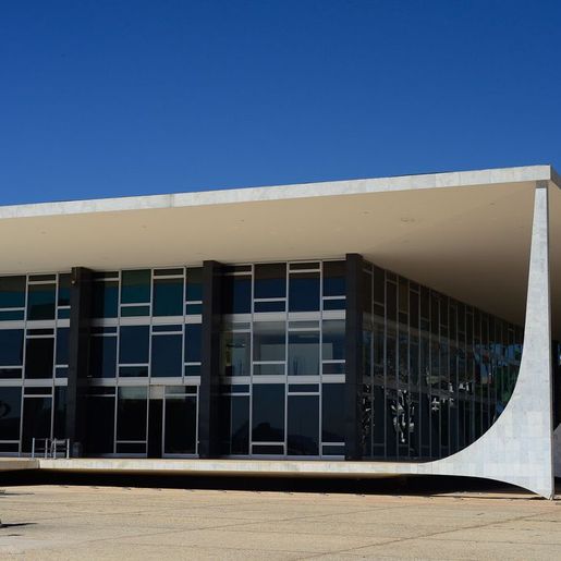 STF mantém lei que proíbe reajuste para servidores até dezembro