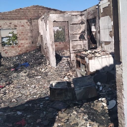 Família perde tudo em incêndio e pede ajuda para recomeçar 