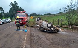 Capotamento deixa motorista ferida na SC-161 em Anchieta
