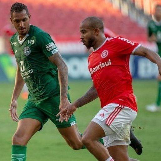 Internacional vence o Goiás e se aproxima do líder São Paulo