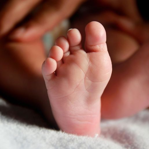 Médico derruba bebê no parto e terá que indenizar família em SC