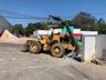 "Carregadeira" derruba poste e deixa 100 clientes sem energia elétrica em São Miguel do Oeste