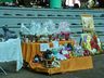 Artesãos  realizam feira na área coberta da Praça Walnir Bottaro Daniel