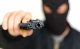Idoso é agredido e tem veículo roubado em assalto