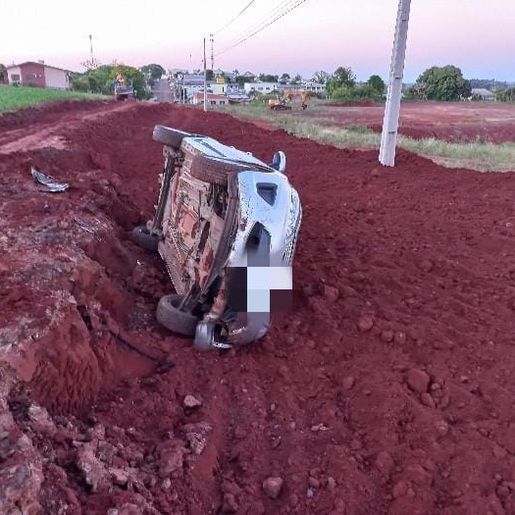 Veículo furtado em Descanso é encontrado tombado pela PM em Belmonte
