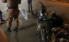Motorista foge sem prestar socorro após colidir em motocicleta