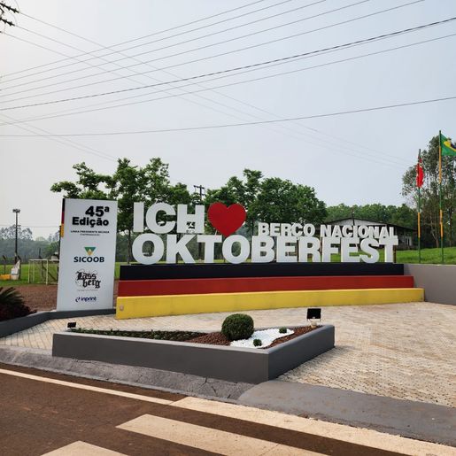 Berço Nacional da Oktoberfest mantém tradições da festa germânica 