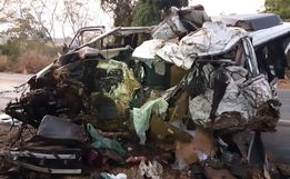 Colisão frontal entre caminhão e Van deixa 12 mortos em Minas Gerais