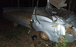 Motorista fica ferido em saída de pista e capotamento de caminhonete na SC 386