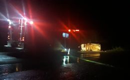 Homem com sinais de embriaguez capota veículo na BR 163