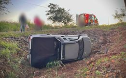 VÍDEO: Casal de idosos fica ferido em saída de pista  de veículo na BR 282, em SMOeste 