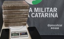 PM apreende 3,3 kg de maconha e prende jovem de 20 anos em SJCedro