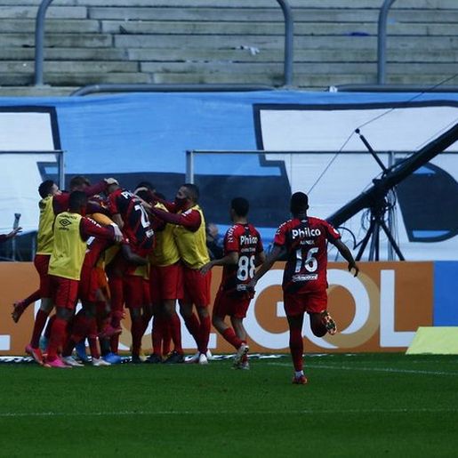 Grêmio perde para o Athletico-PR e segue sem pontuar no Brasileirão