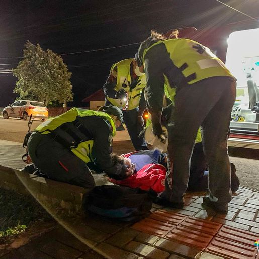 Idoso em bicicleta fica ferido em colisão com carro em SMOeste