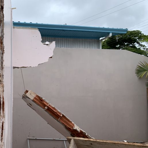 Parede de casa em demolição desaba e idoso fica ferido em São Miguel do Oeste 