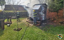 Incêndio destrói trailer de sucos no interior de Itapiranga