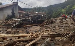 Sobe para 12 o número de mortos por enxurrada no Alto Vale do Itajaí