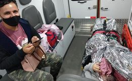 Mulher dá à luz na cozinha de casa minutos depois de pai acionar os bombeiros