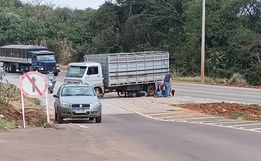 Motociclista sofre fratura exposta em colisão com caminhão na BR-163 em São José do Cedro